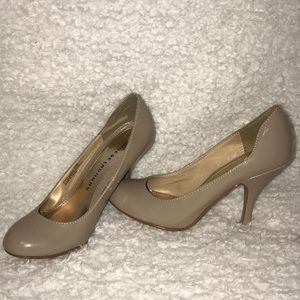 Nude heels . Size 6 1/2.